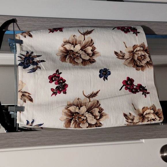 Fitted Floral Pencil Skirt - Picture 1 of 5